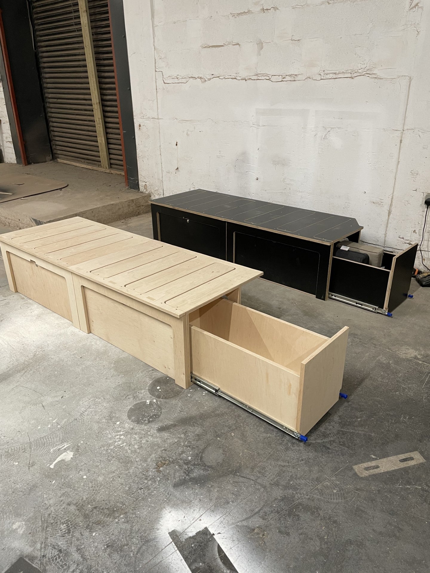 Pull out bed with heavy duty drawer