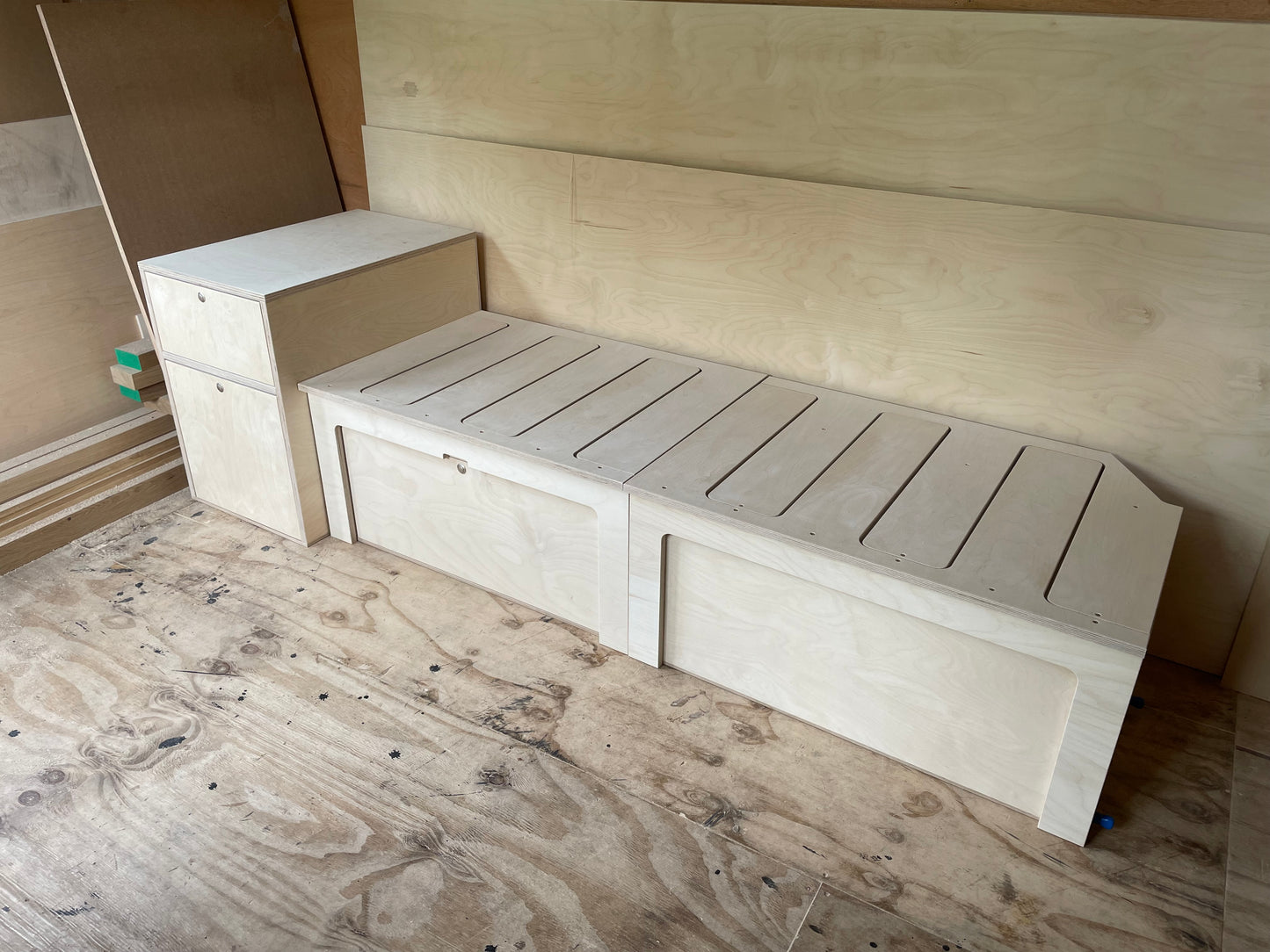 Pull out bed with heavy duty drawer