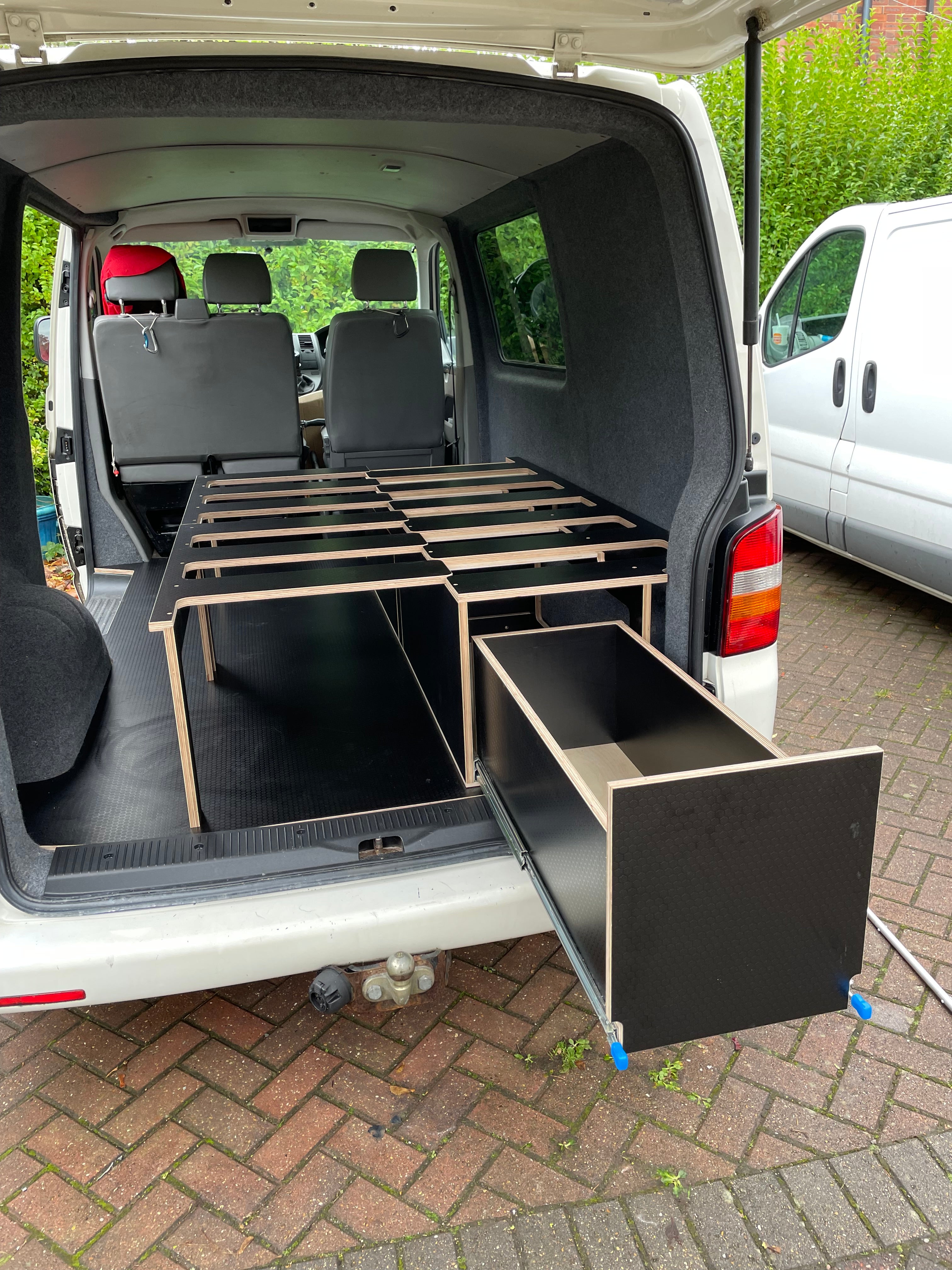 Pull out bed with heavy duty drawer